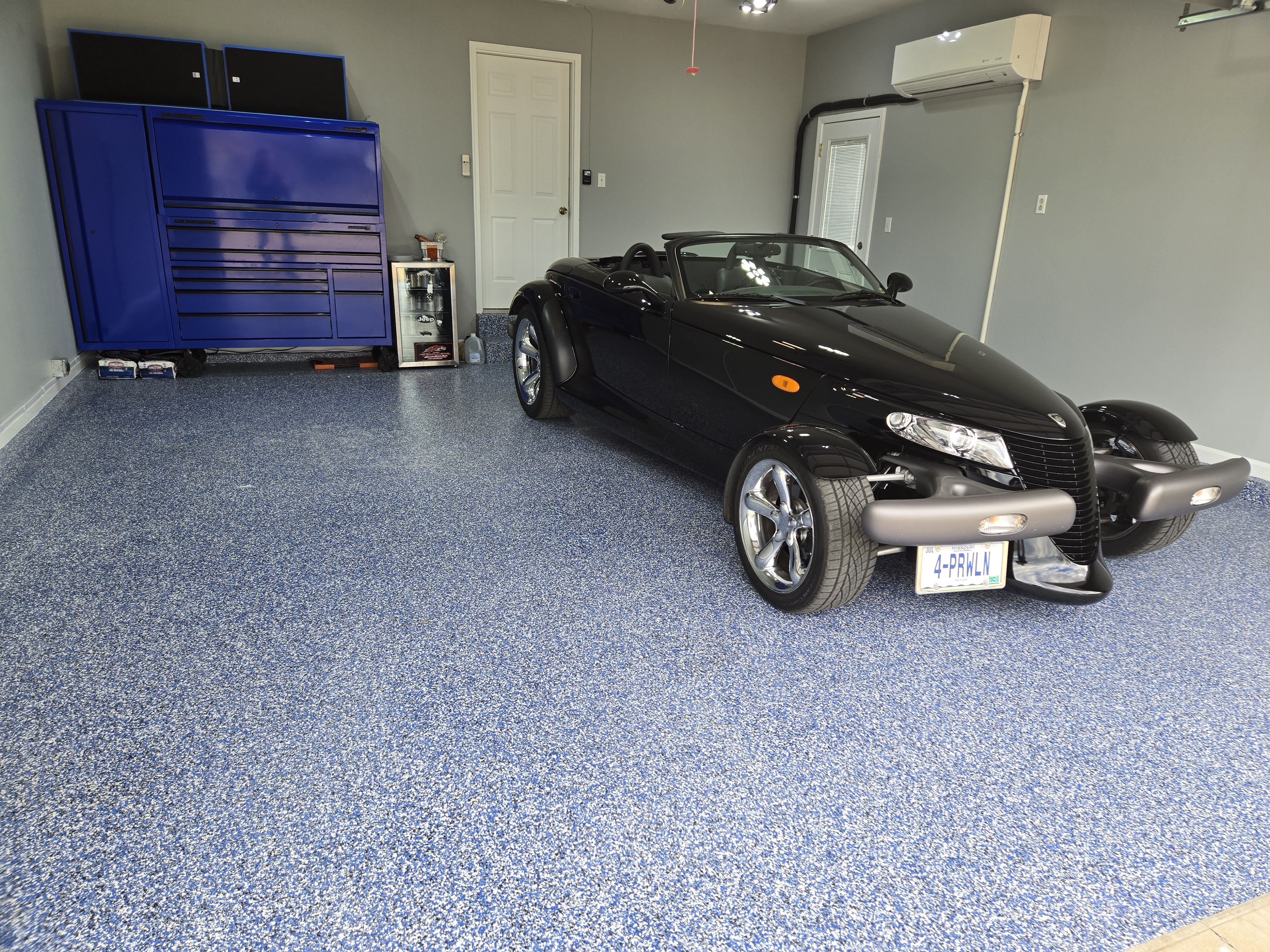Durable polyaspartic garage floor coating installed in St. Charles